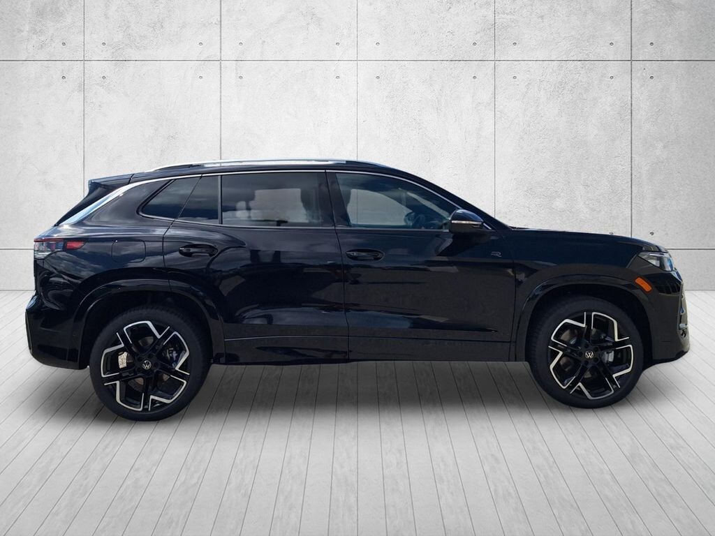 New 2026 Volkswagen Tiguan 2.0T SEL R-Line SUV