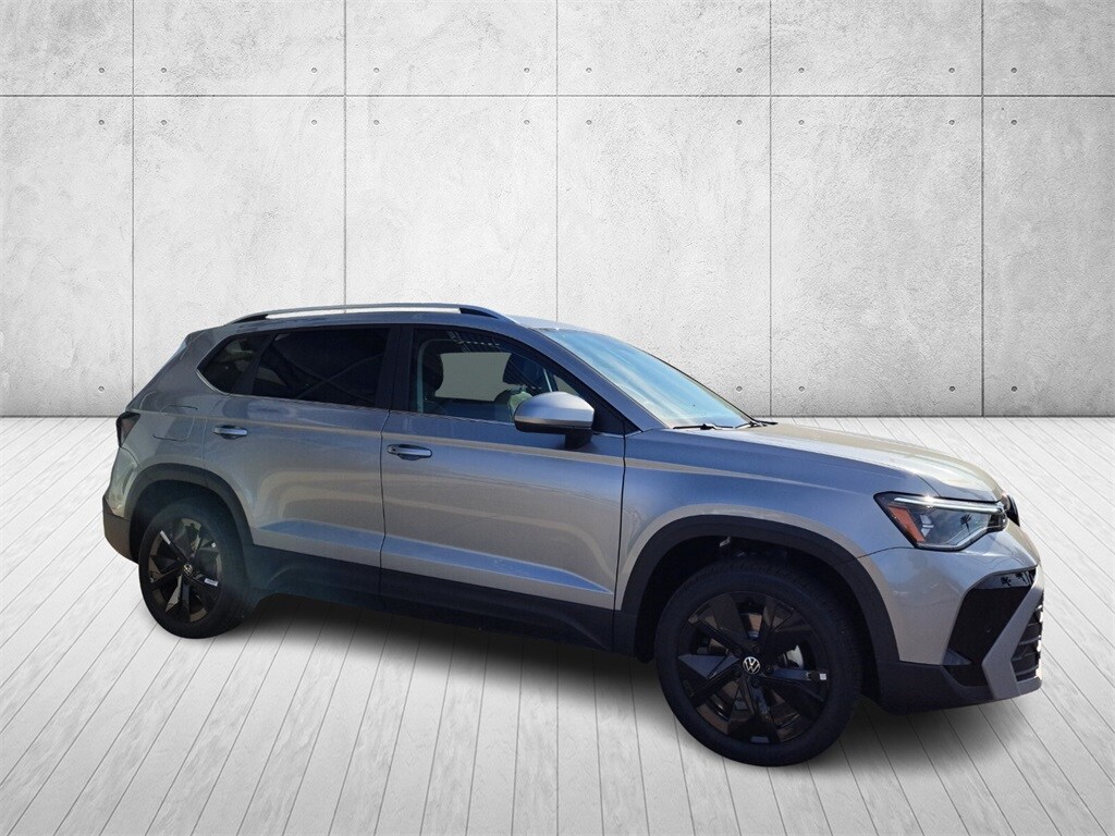 2025 Volkswagen Taos SE photo 3