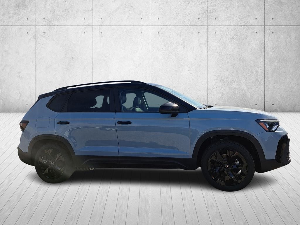 New 2026 Volkswagen Taos 1.5T SE Black SUV