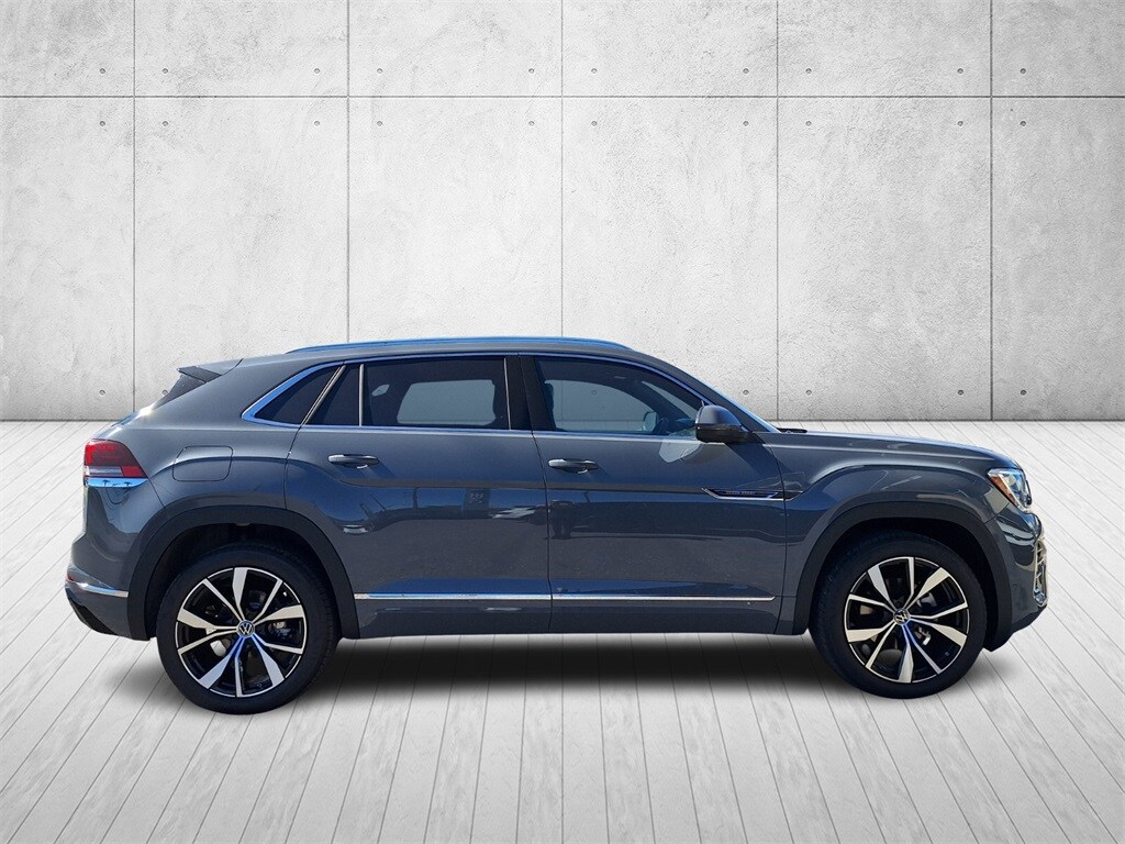 2026 Volkswagen Atlas Cross Sport SEL Premium R-Line photo 4