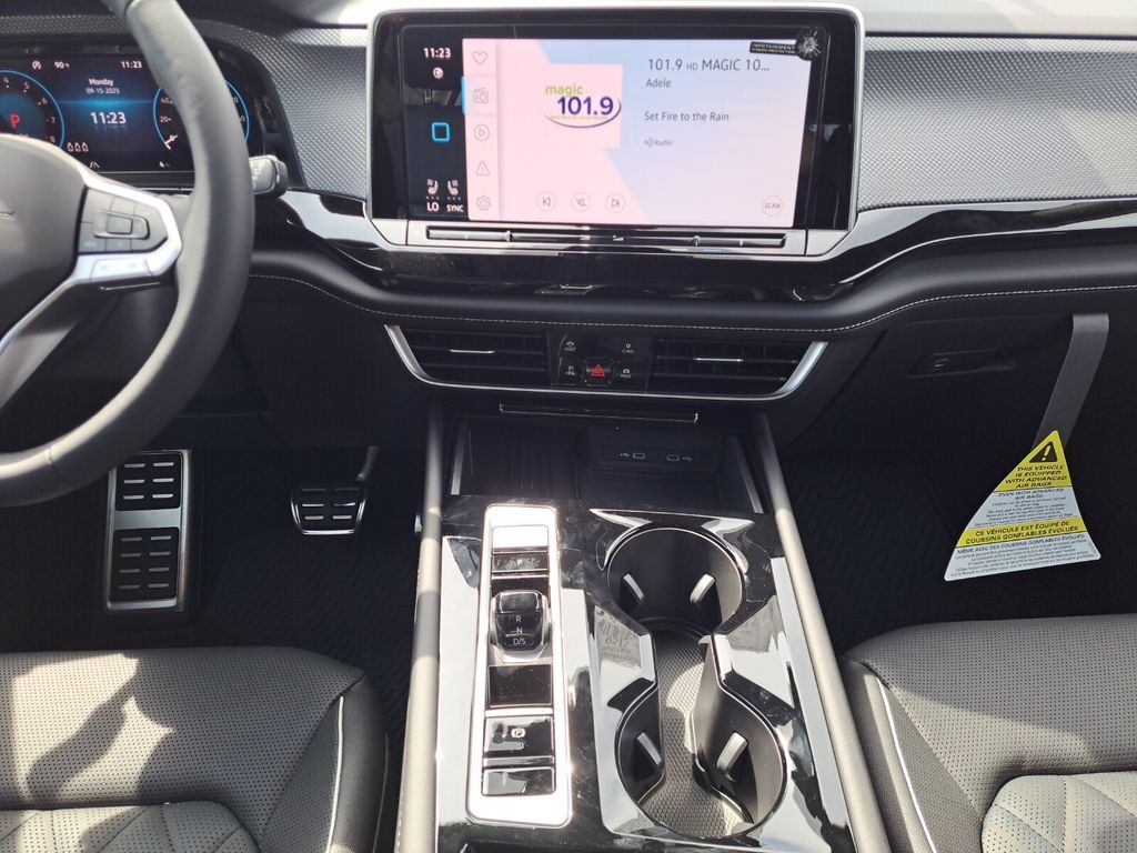 2026 Volkswagen Atlas Cross Sport SEL Premium R-LINE - Photo 18