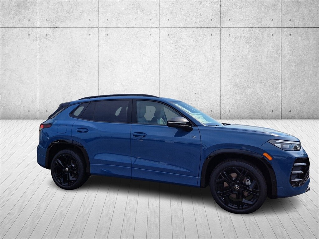 2025 Volkswagen Tiguan SE R-Line Black photo 3