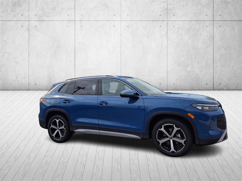 2025 Volkswagen Tiguan SE photo 3