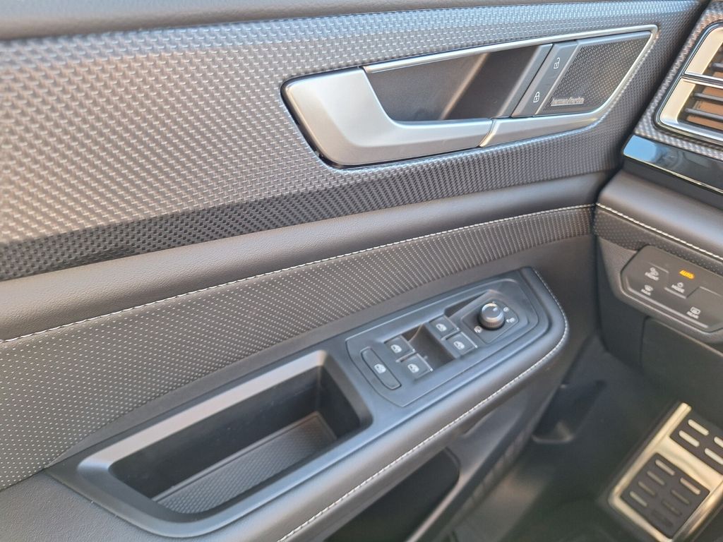 2026 Volkswagen Atlas Cross Sport SEL Premium R-LINE - Photo 18