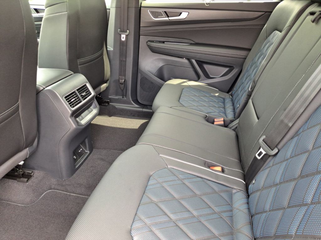 2026 Volkswagen Atlas Cross Sport SEL Premium R-LINE - Photo 22