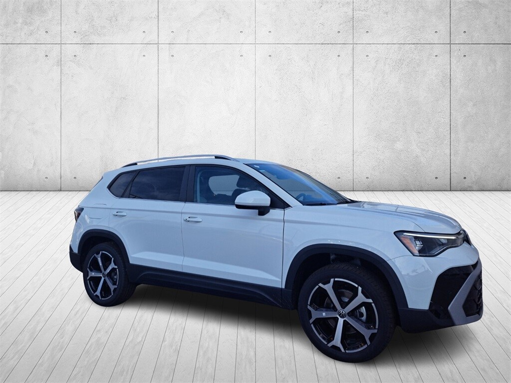 2025 Volkswagen Taos SEL photo 3
