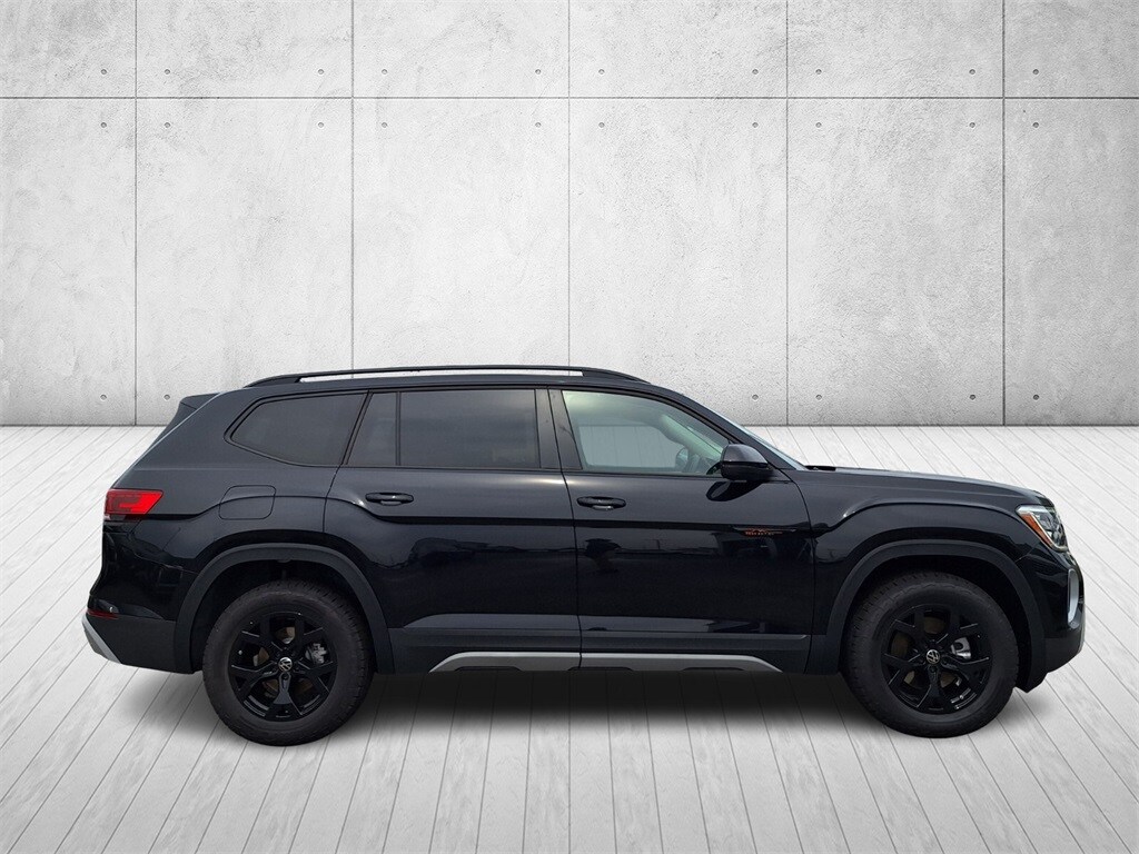2025 Volkswagen Atlas SE Technology Peak Edition photo 3