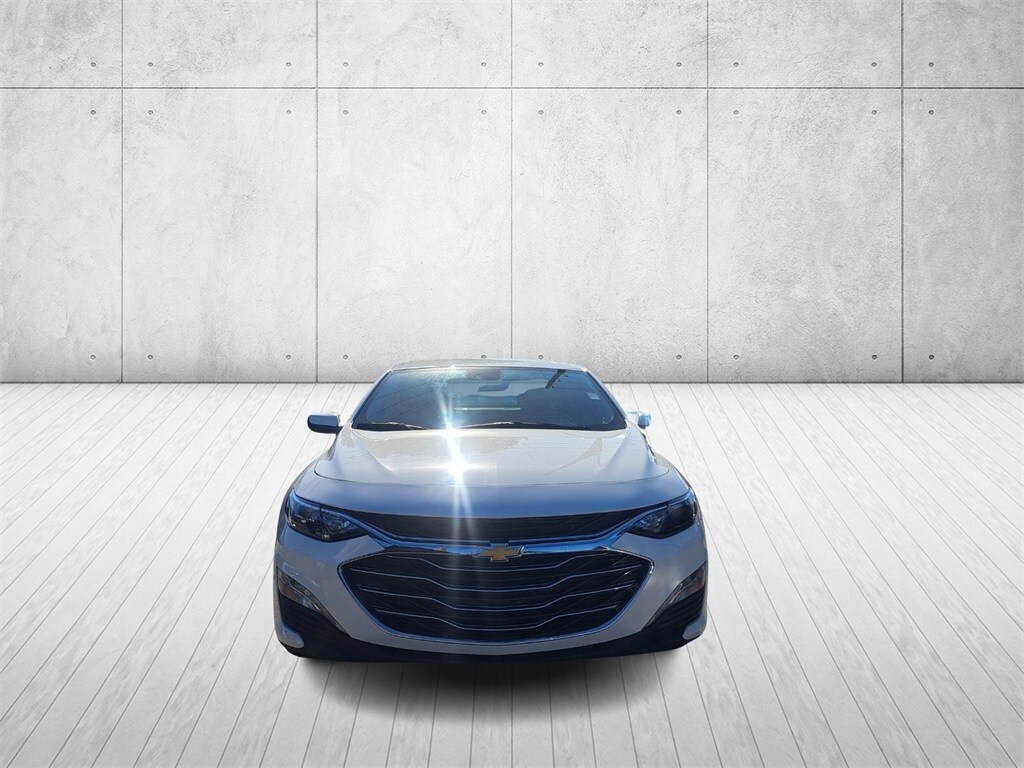 2025 Chevrolet Malibu 1LT photo 2