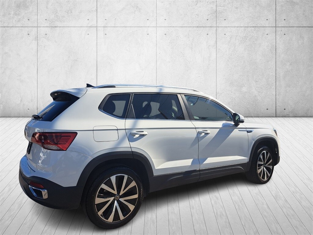 2024 Volkswagen Taos SE photo 4