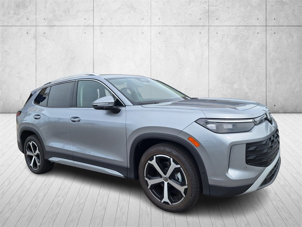 2025 Volkswagen Tiguan SE photo 3