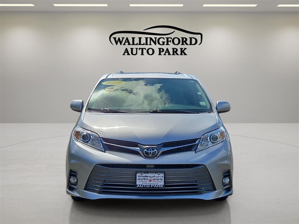 2019 Toyota Sienna XLE photo 2