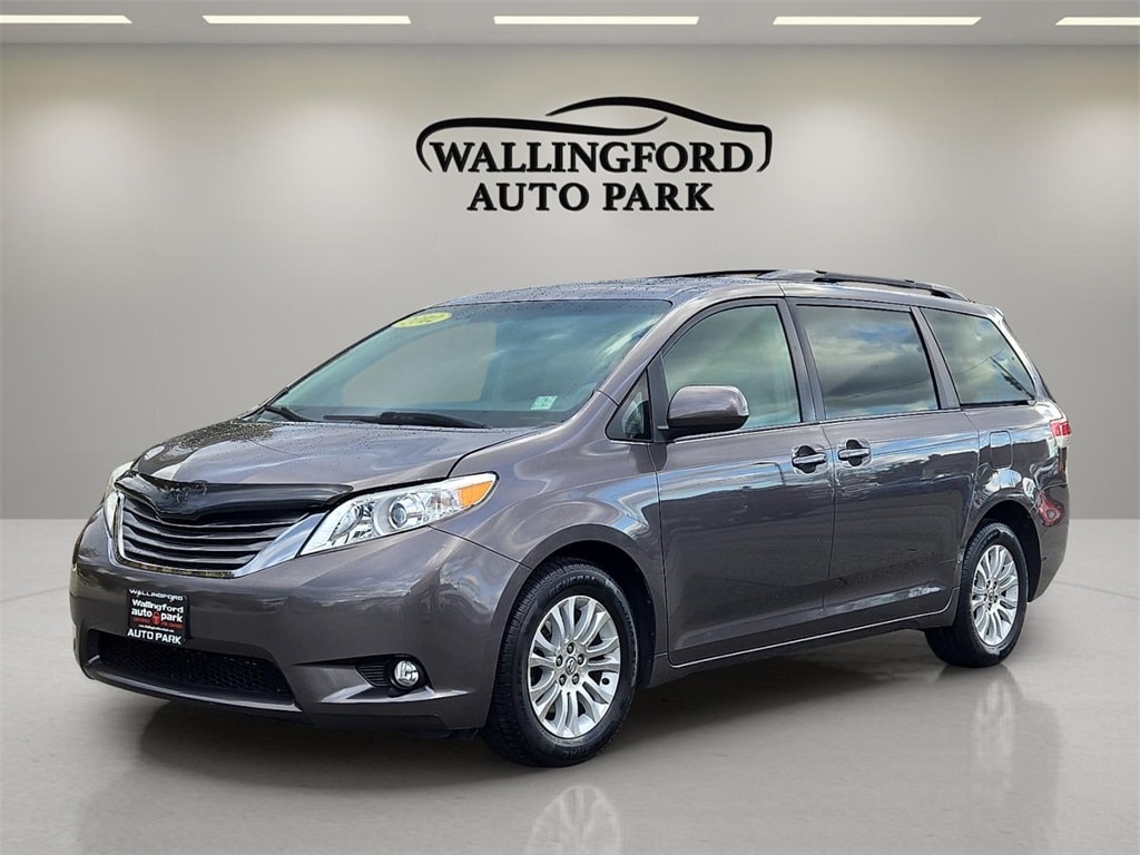 2012 Toyota Sienna XLE's photo