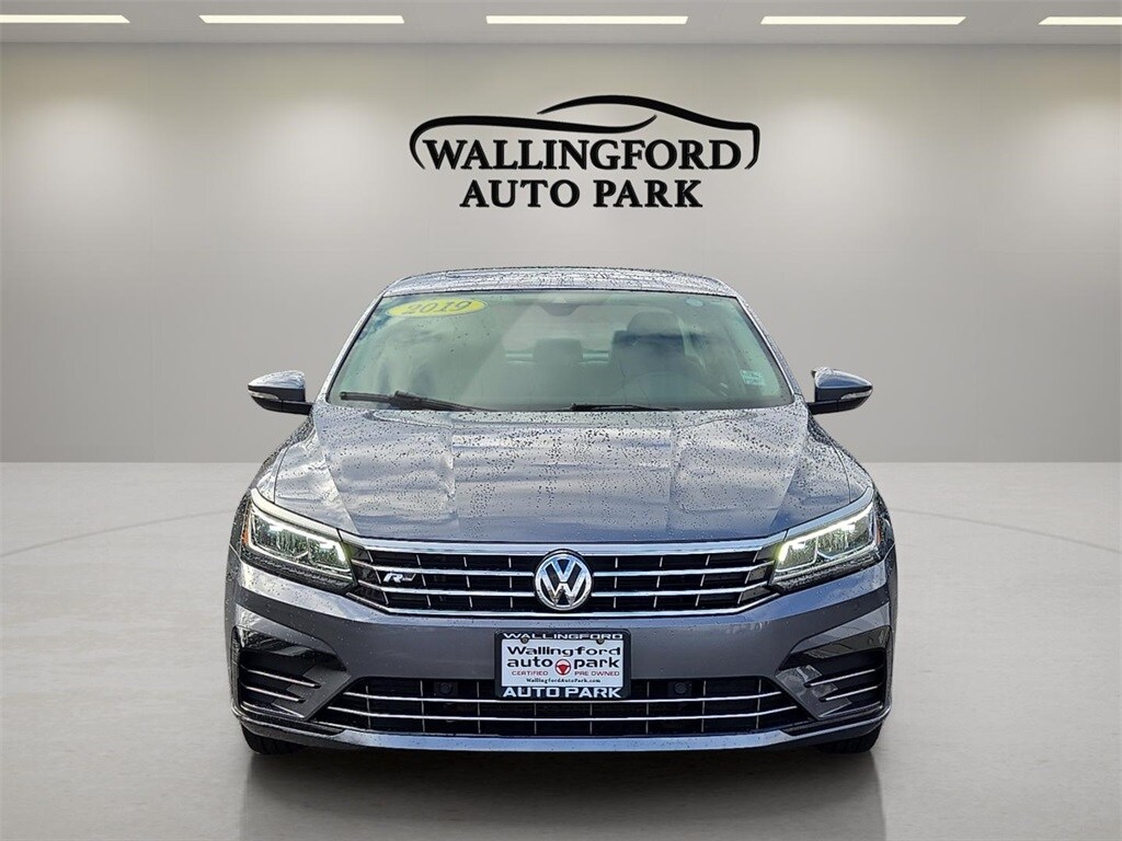 2019 Volkswagen Passat 2.0T SE R-Line photo 2
