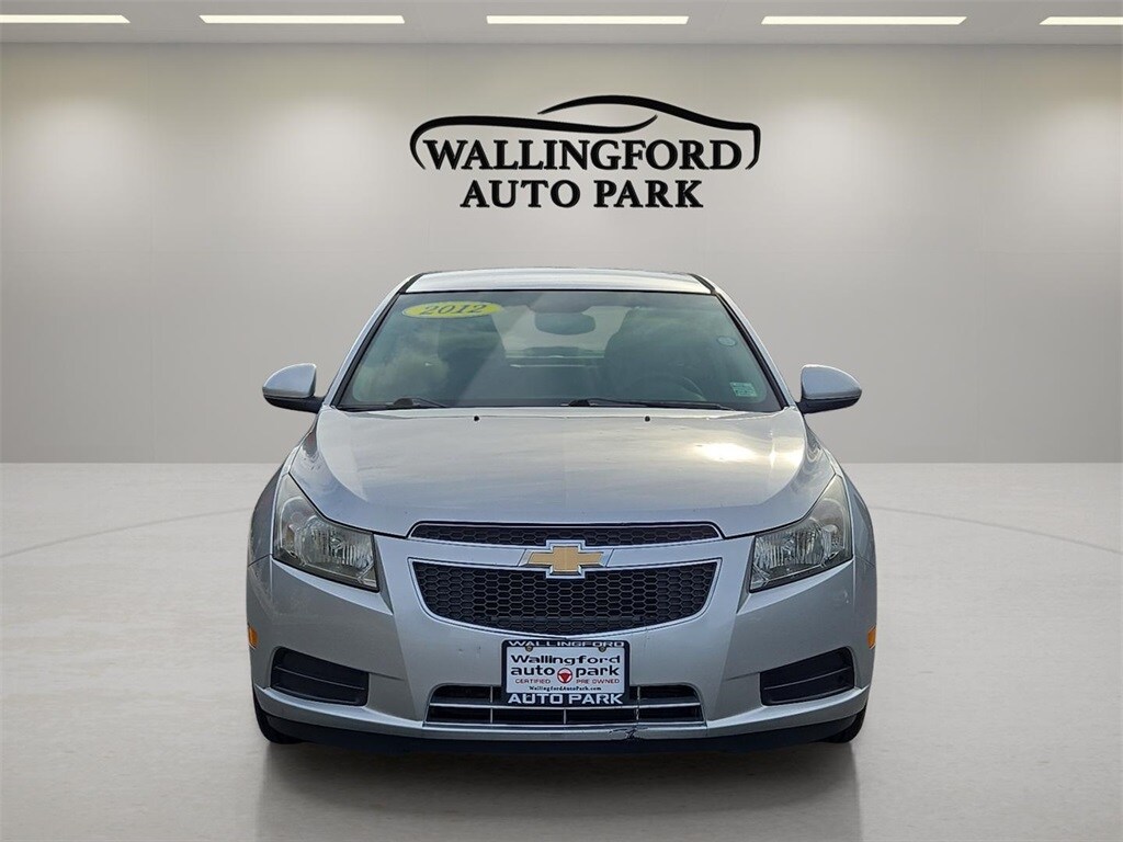 2012 Chevrolet Cruze photo 2