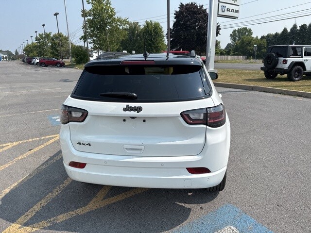 2025 Jeep Compass Limited photo 3
