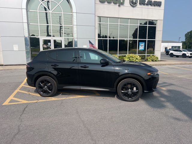 2024 Dodge Hornet R/T photo 2