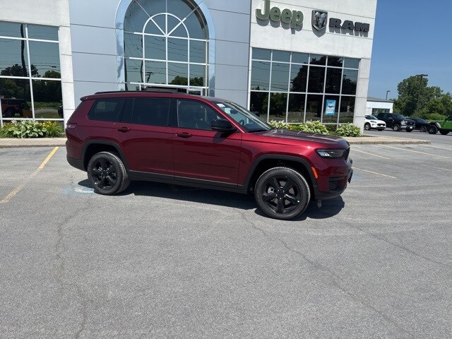 2025 Jeep Grand Cherokee Altitude photo 2
