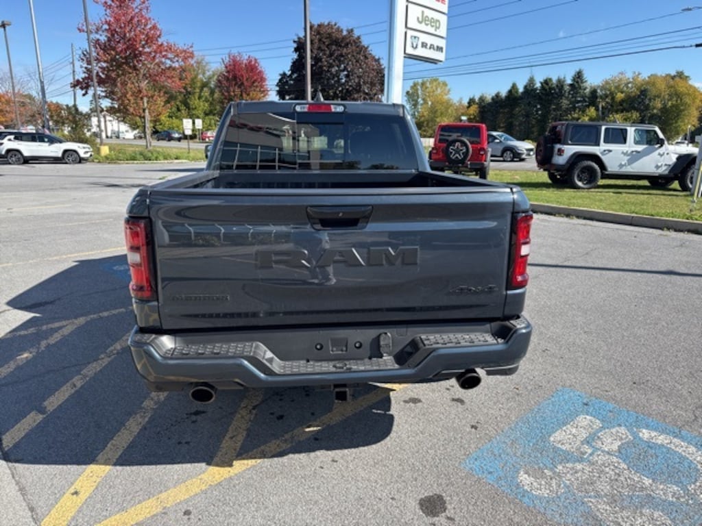 New 2026 Ram 1500 BIG HORN CREW CAB 4X4 5'7 BOX Pickup