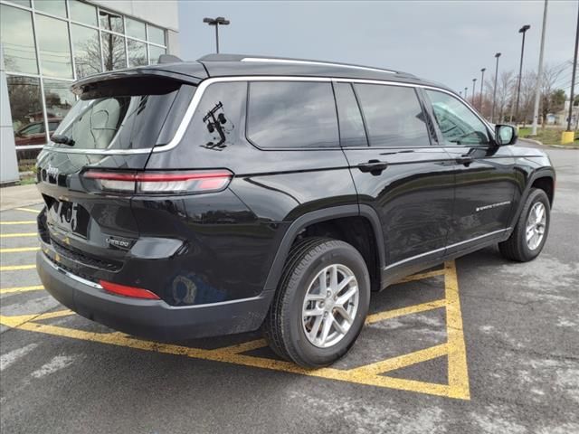 2024 Jeep Grand Cherokee Laredo photo 3