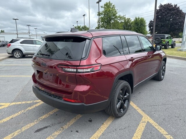 2025 Jeep Grand Cherokee Altitude photo 3