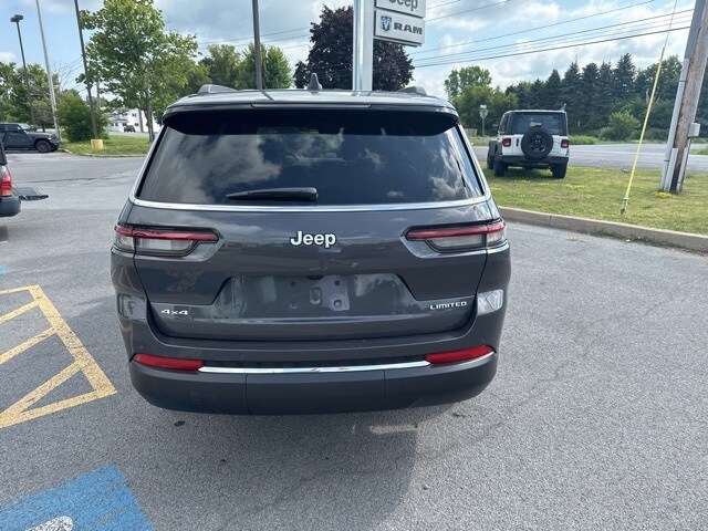 2025 Jeep Grand Cherokee Limited photo 3