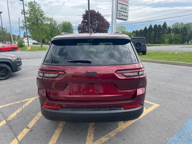 2025 Jeep Grand Cherokee Limited photo 2