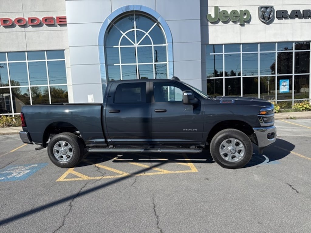 New 2026 Ram 2500 BIG HORN CREW CAB 4X4 6'4 BOX Pickup