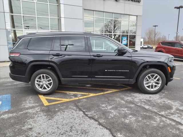 2024 Jeep Grand Cherokee Laredo photo 2