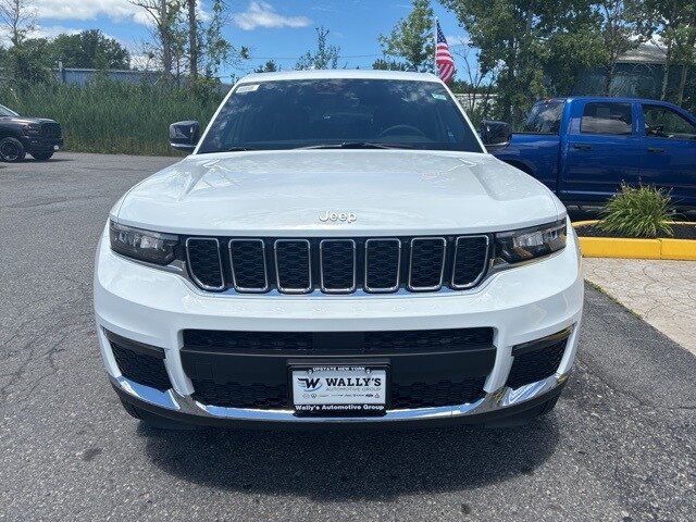 2025 Jeep Grand Cherokee Limited photo 2