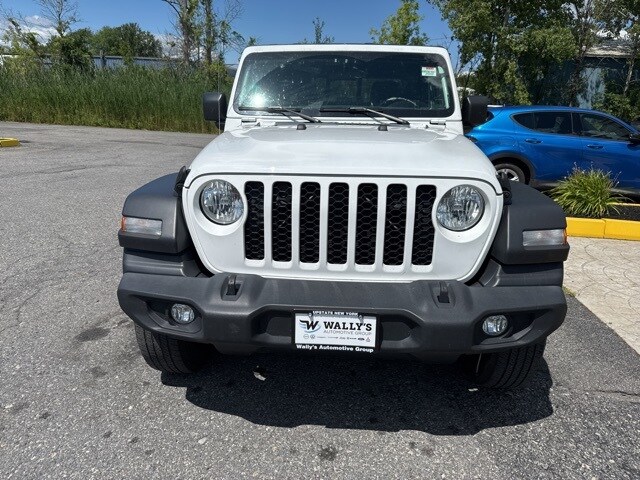 2021 Jeep Gladiator Sport photo 2