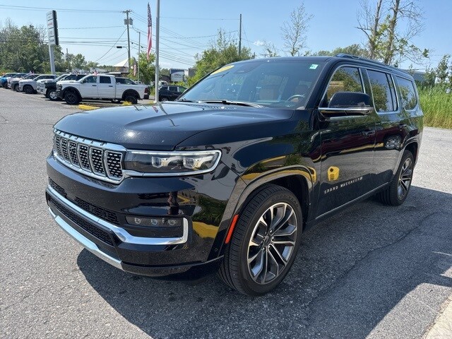 2023 Jeep Grand Wagoneer III photo 2