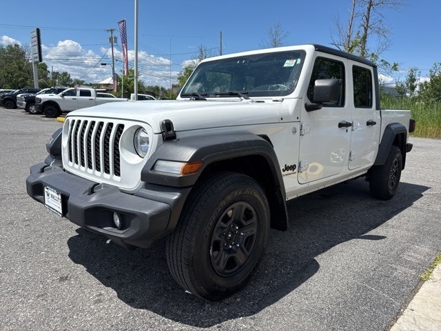 2021 Jeep Gladiator Sport photo 3