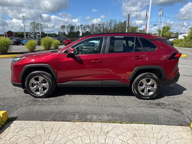 2022 Toyota RAV4 XLE photo 3