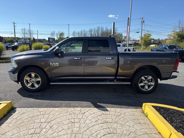 2016 Ram 1500 SLT photo 2