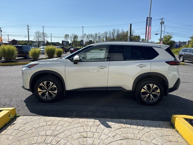 2021 Nissan Rogue SV photo 2