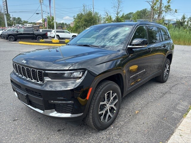 2025 Jeep Grand Cherokee Limited photo 2
