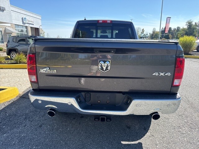 2016 Ram 1500 SLT photo 4