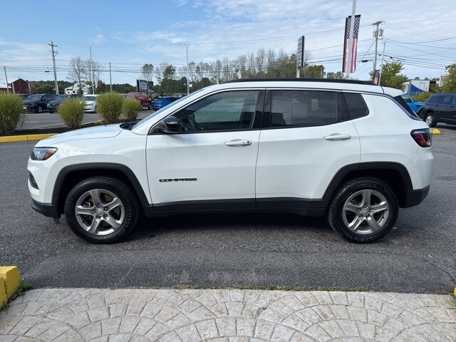 2024 Jeep Compass Latitude photo 2