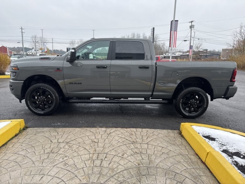 New 2026 Ram 3500 BIG HORN CREW CAB 4X4 6'4 BOX Pickup