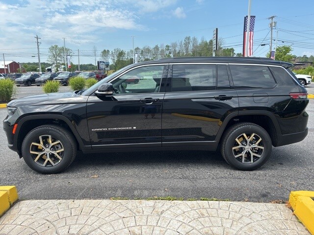 2025 Jeep Grand Cherokee Limited photo 3
