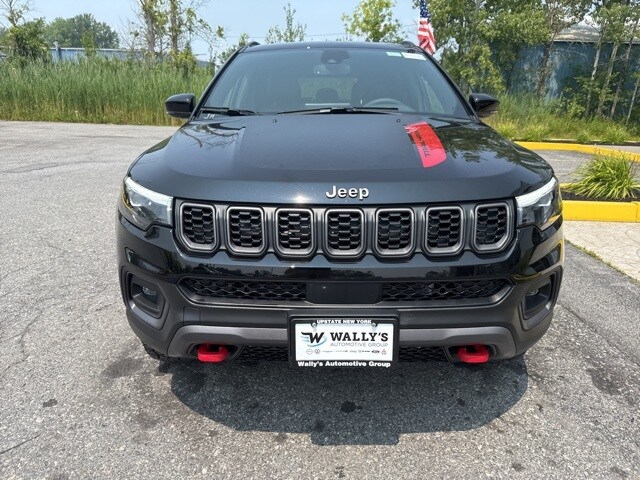 2025 Jeep Compass Trailhawk photo 2