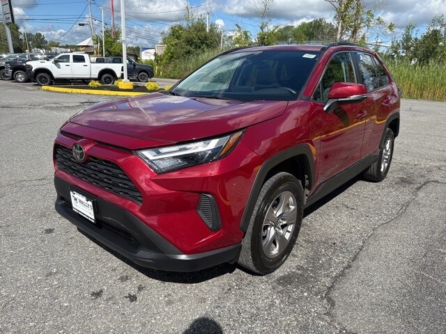 2022 Toyota RAV4 XLE photo 2