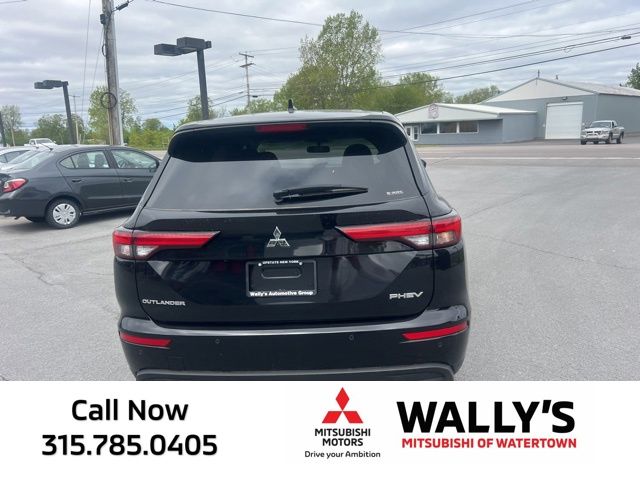 2025 Mitsubishi Outlander PHEV ES photo 2