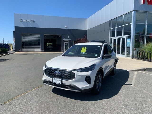 2025 Ford Escape ST-Line photo 2