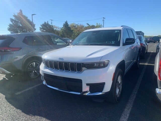 2023 Jeep Grand Cherokee Laredo photo 3
