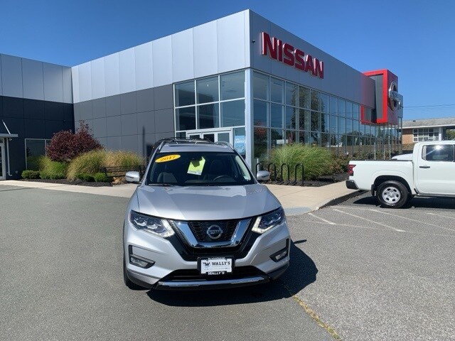 2017 Nissan Rogue SL photo 2