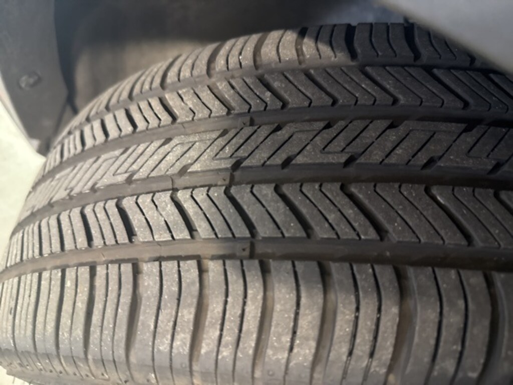 New 2023 Nissan Kicks SR SUV