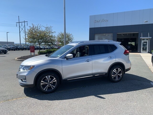 2017 Nissan Rogue SL photo 4