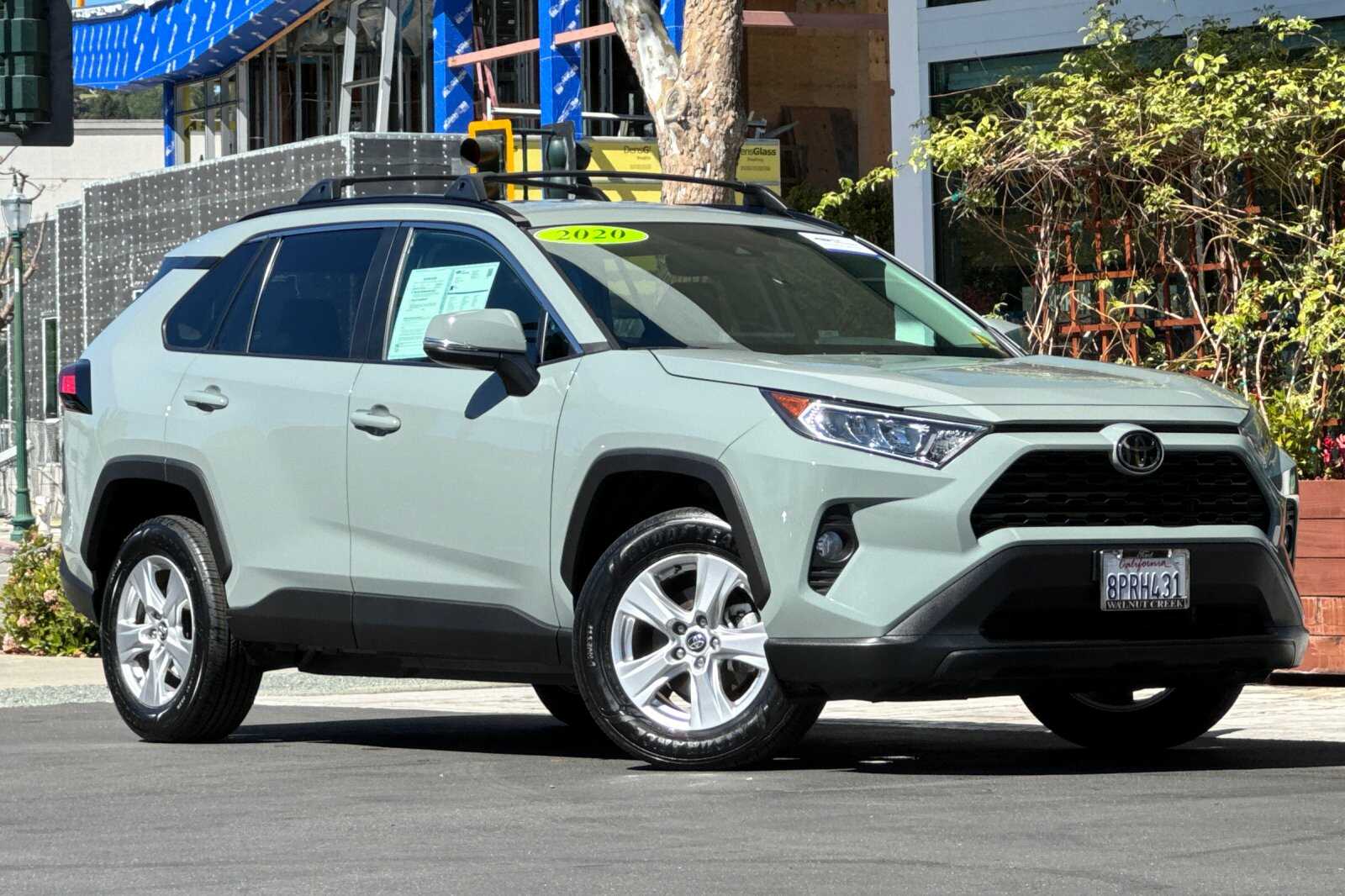 2020 Toyota RAV4 XLE 4D Sport Utility photo 2