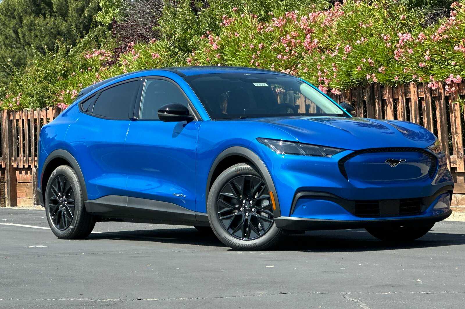 2025 Ford Mustang Mach-E Select photo 2